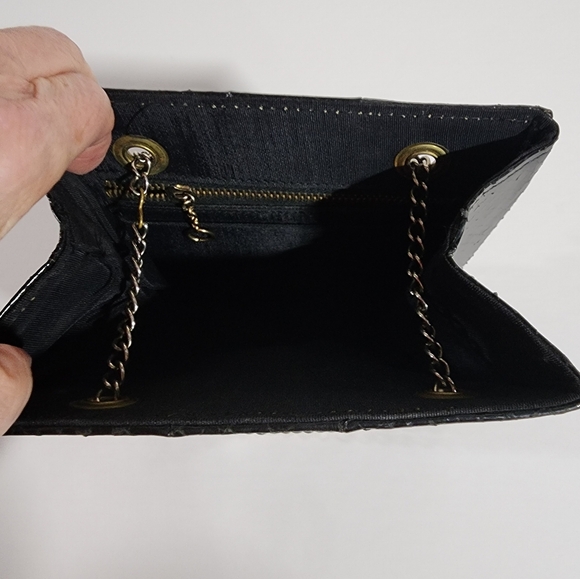 VINTAGE 1970s BLACK SNAKESKIN SMALL BAG WITH DOUBLE CHAIN HANDLES EXCELLENT COND - Picture 8 of 8